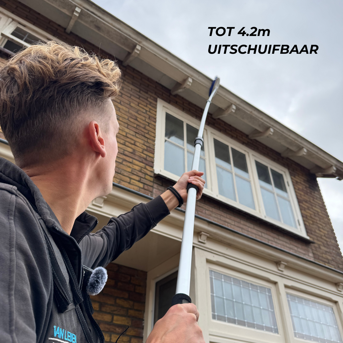 ProFa Clean Teleskopstiel bis 4,2 m mit Wasseranschluss – Anwendung am Boot 2